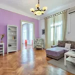 Pula City Center Big Apartment With Private Parking