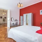 Pula City Center Big Apartment With Private Parking